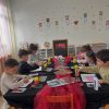 okul öncesi etkinlik önerileri kapsamında anaokulu öğrencilerinin sanat çalışması yaptığı sınıf ortamı
